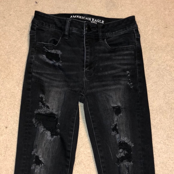 American eagle size 2 black ripped skinny jeans - Picture 2 of 3